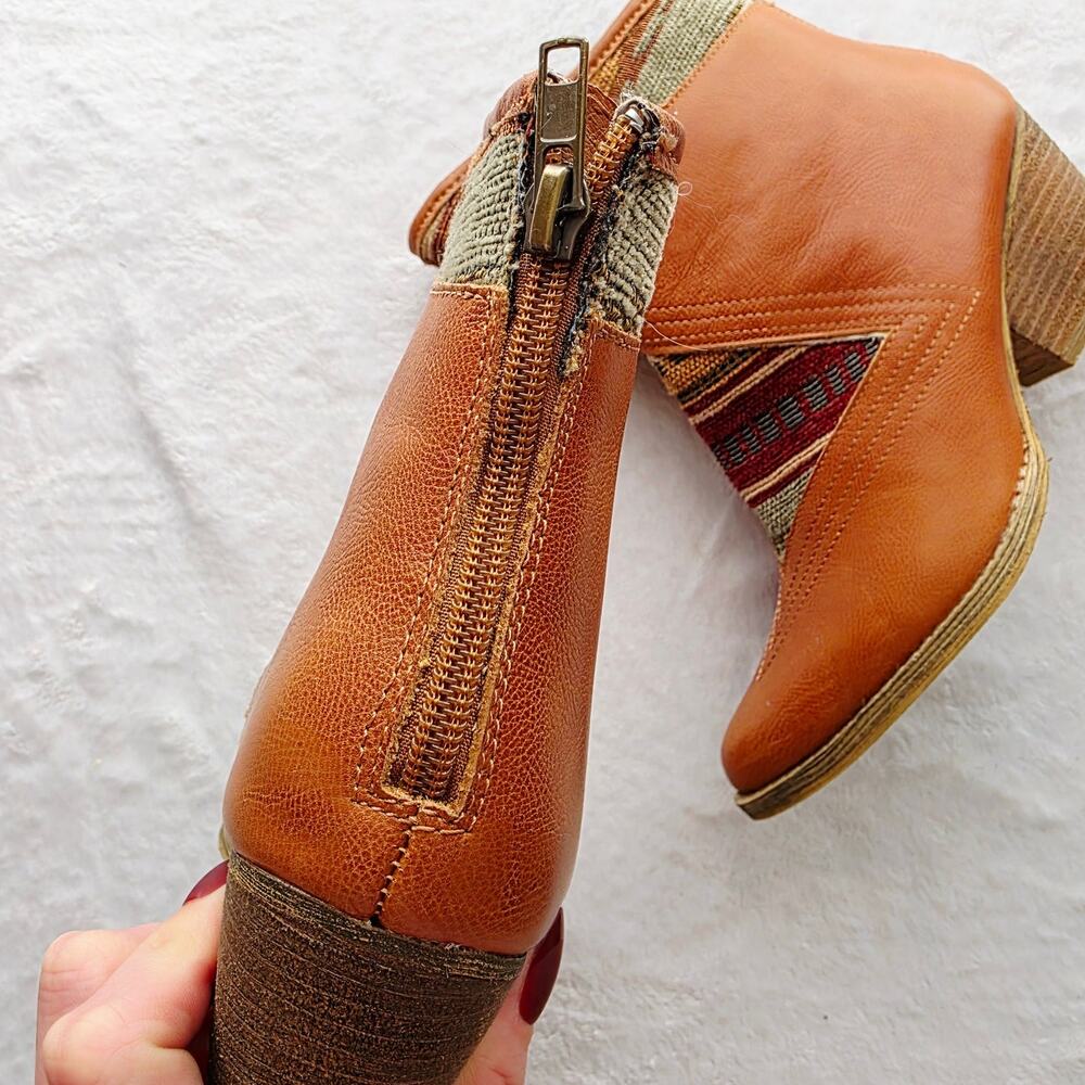 Sbicca Ankle Boots 7 Tan Leather Embroidered Tribal Boho Western Festival Desert - Picture 7 of 13